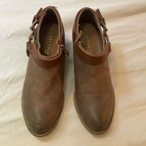 Size 7; Very Volatile booties